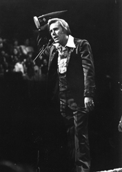 George Jones receiving his CMA award in October of 1968.